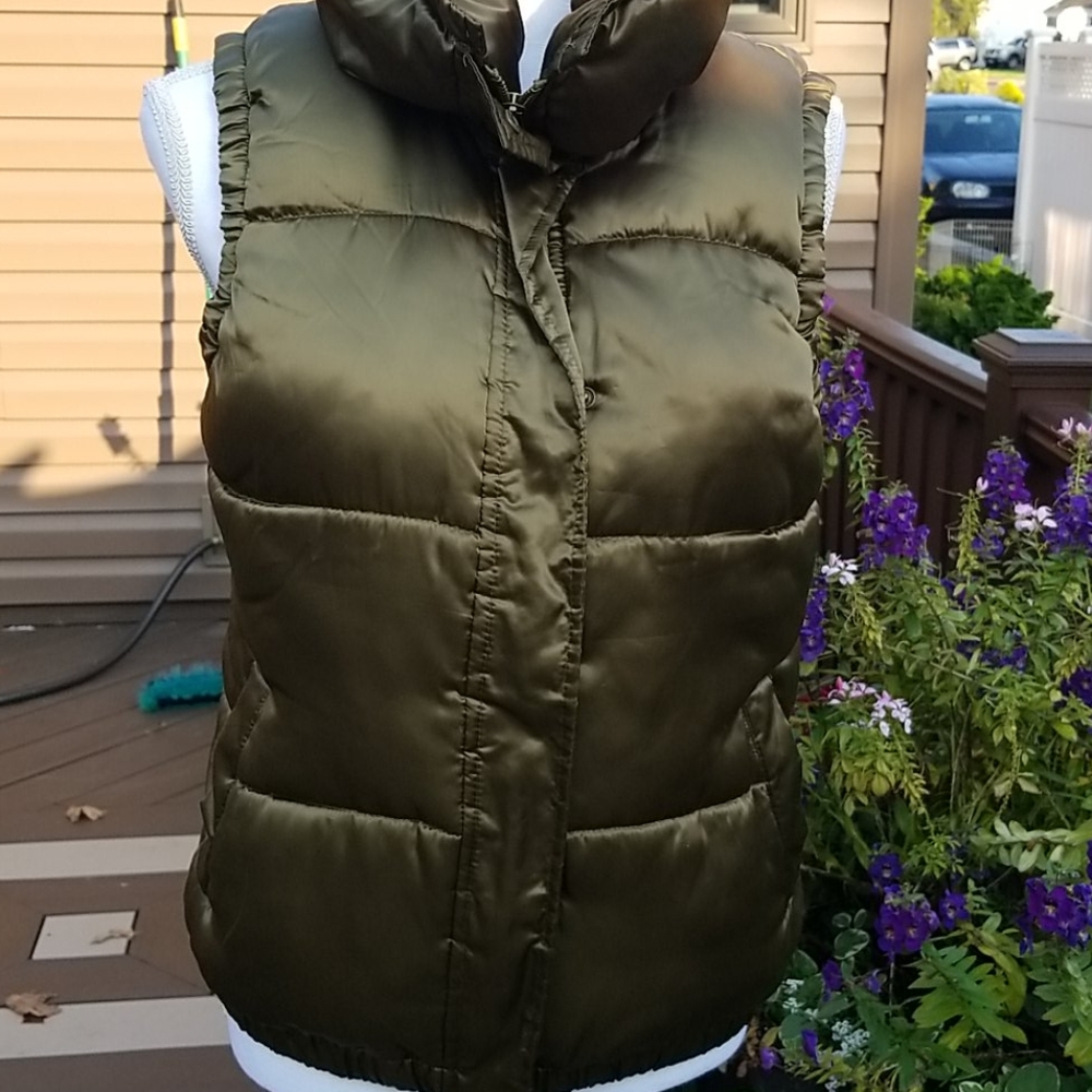 OLD NAVY VEST - Picture 4 of 12